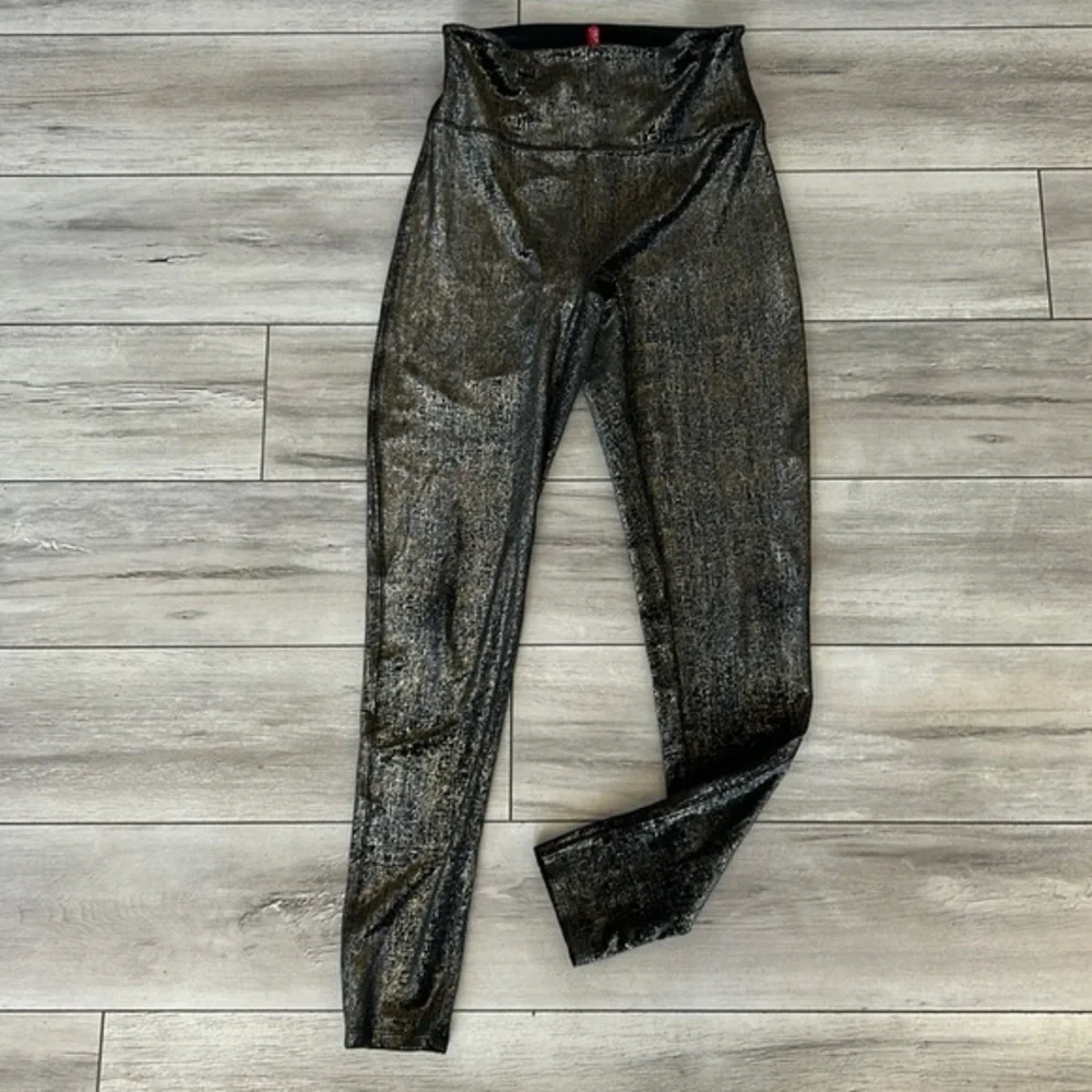 Spanx velvet shine leggings size medium